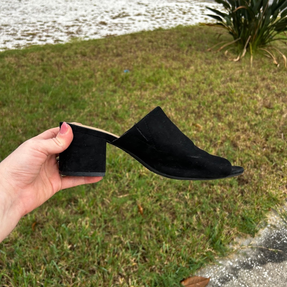 Black heel mule